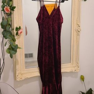 Red velvet contour dress